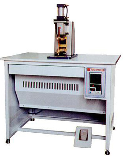 PW25Q�;���������ѹ�����㺸��]